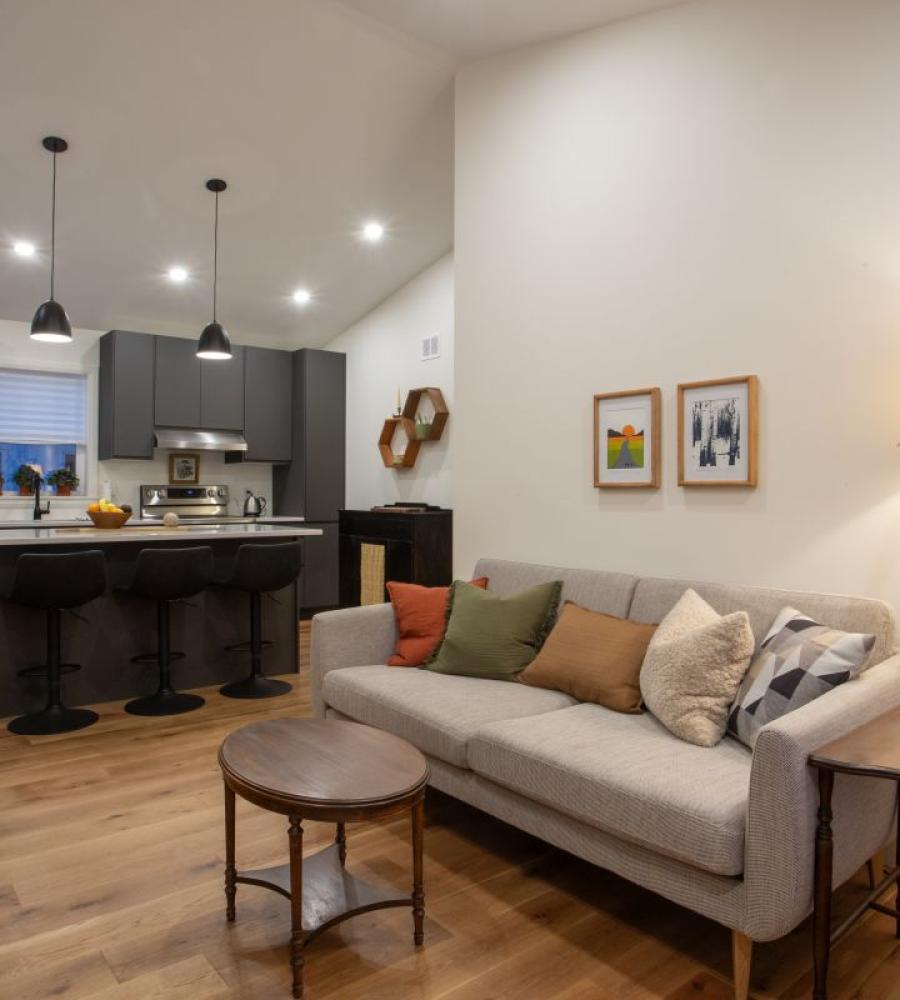 Cozy secondary suite layout and decor