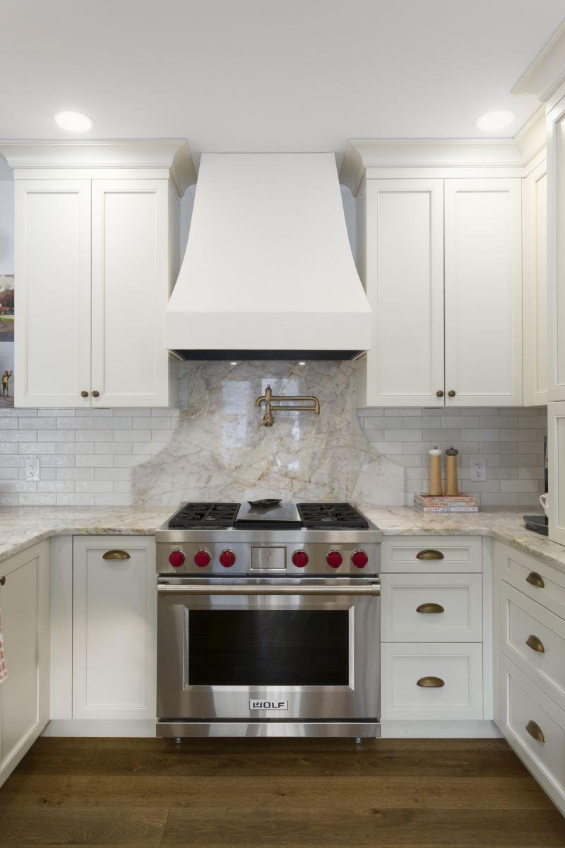 Expanded backsplash surface 